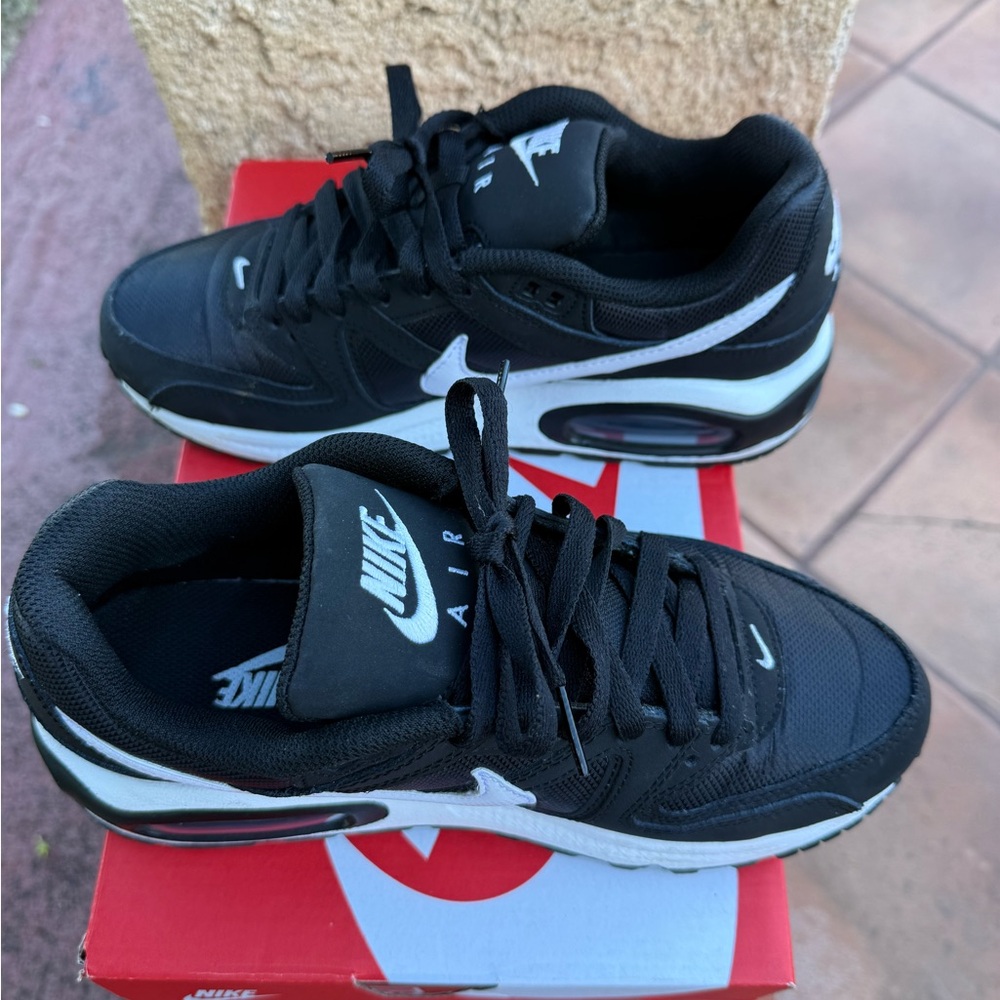Nike Women’s Air Max Command Sneakers (Size 7) - Picture 4 of 12